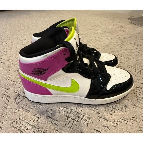 Air Jordan 1 Mid SE 'Cyber / Fuchsia'  Boys size 5.5 - Picture 3 of 8
